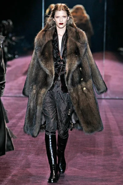 Look 11